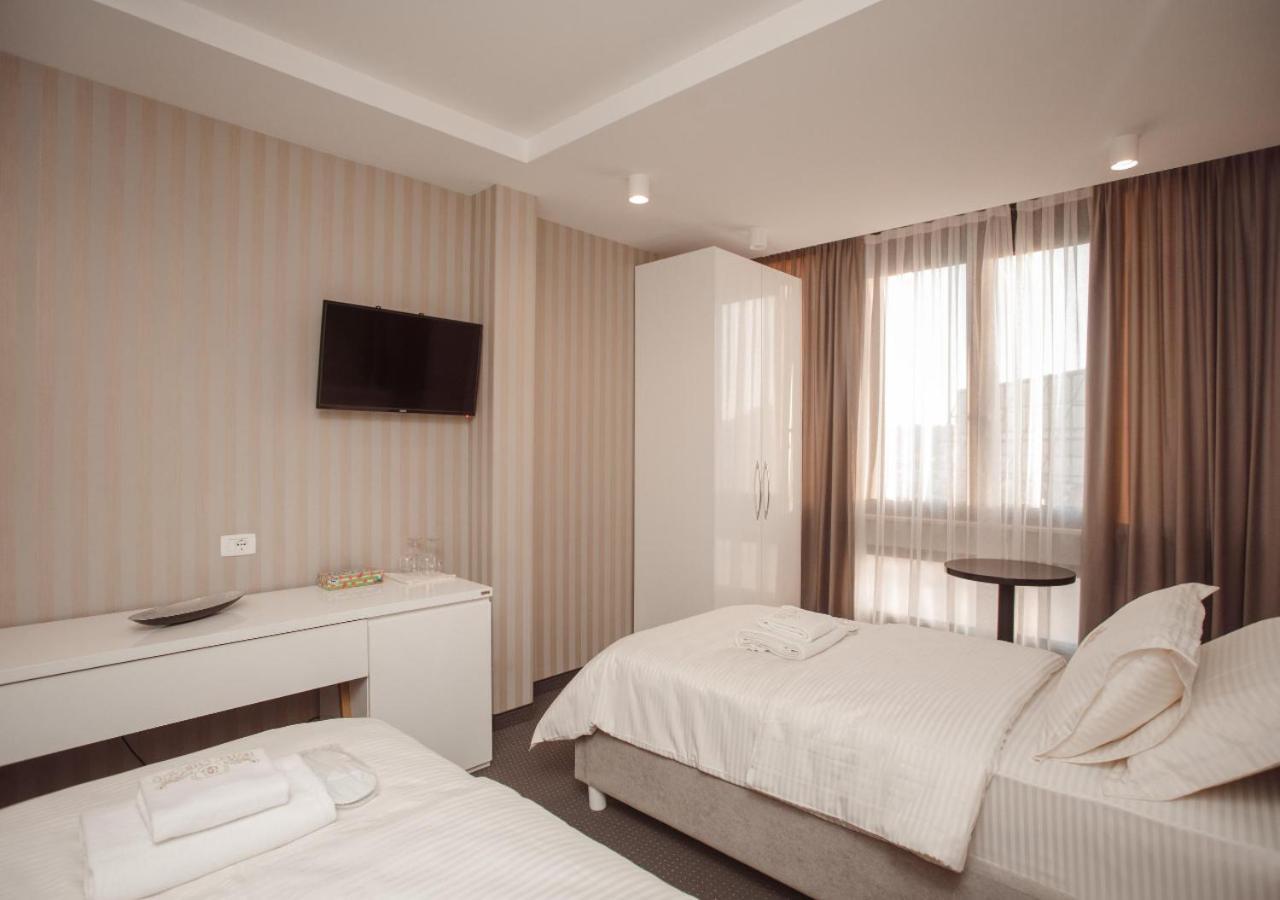 Hotel Chicago Shkoder Exterior photo