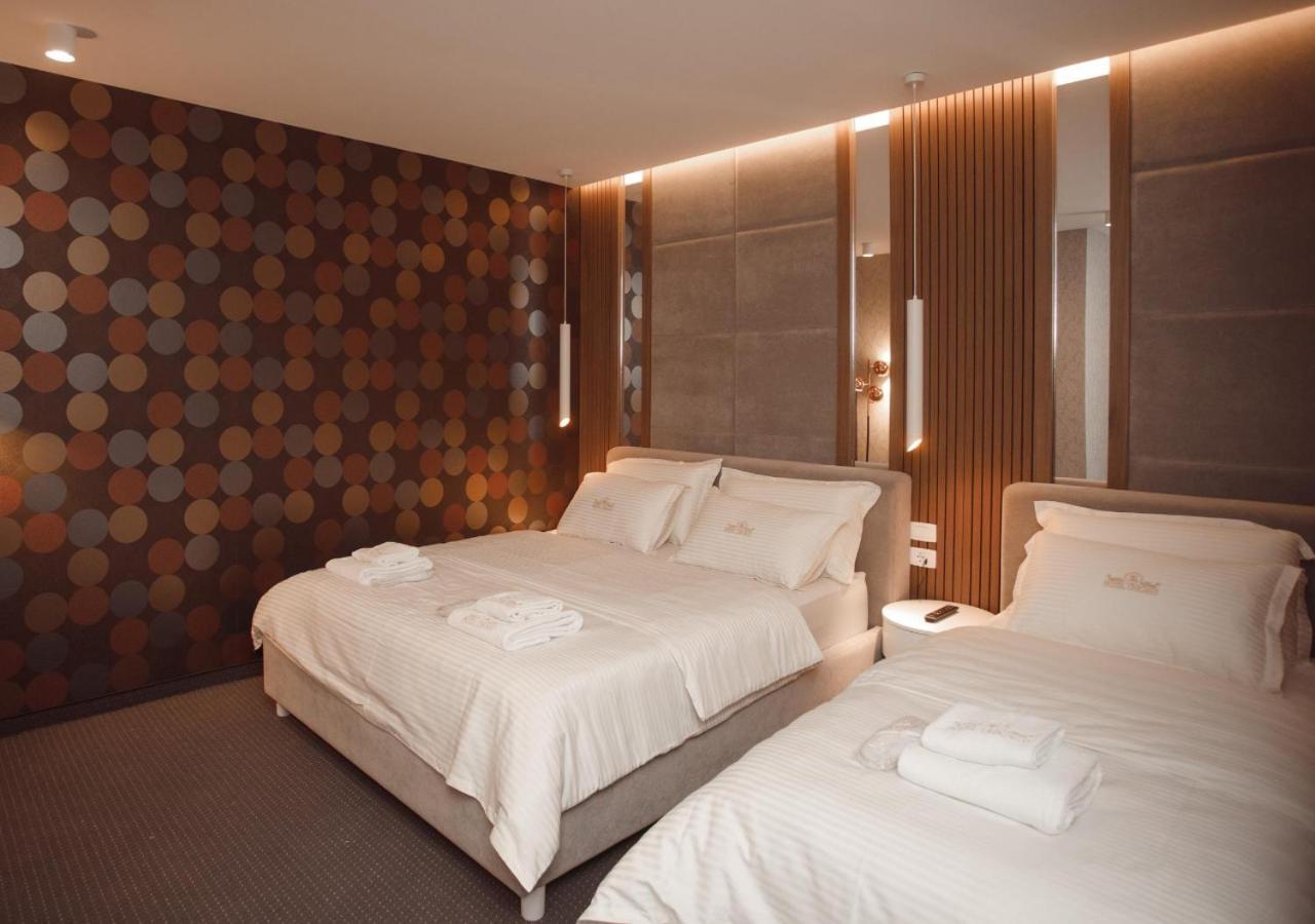 Hotel Chicago Shkoder Exterior photo