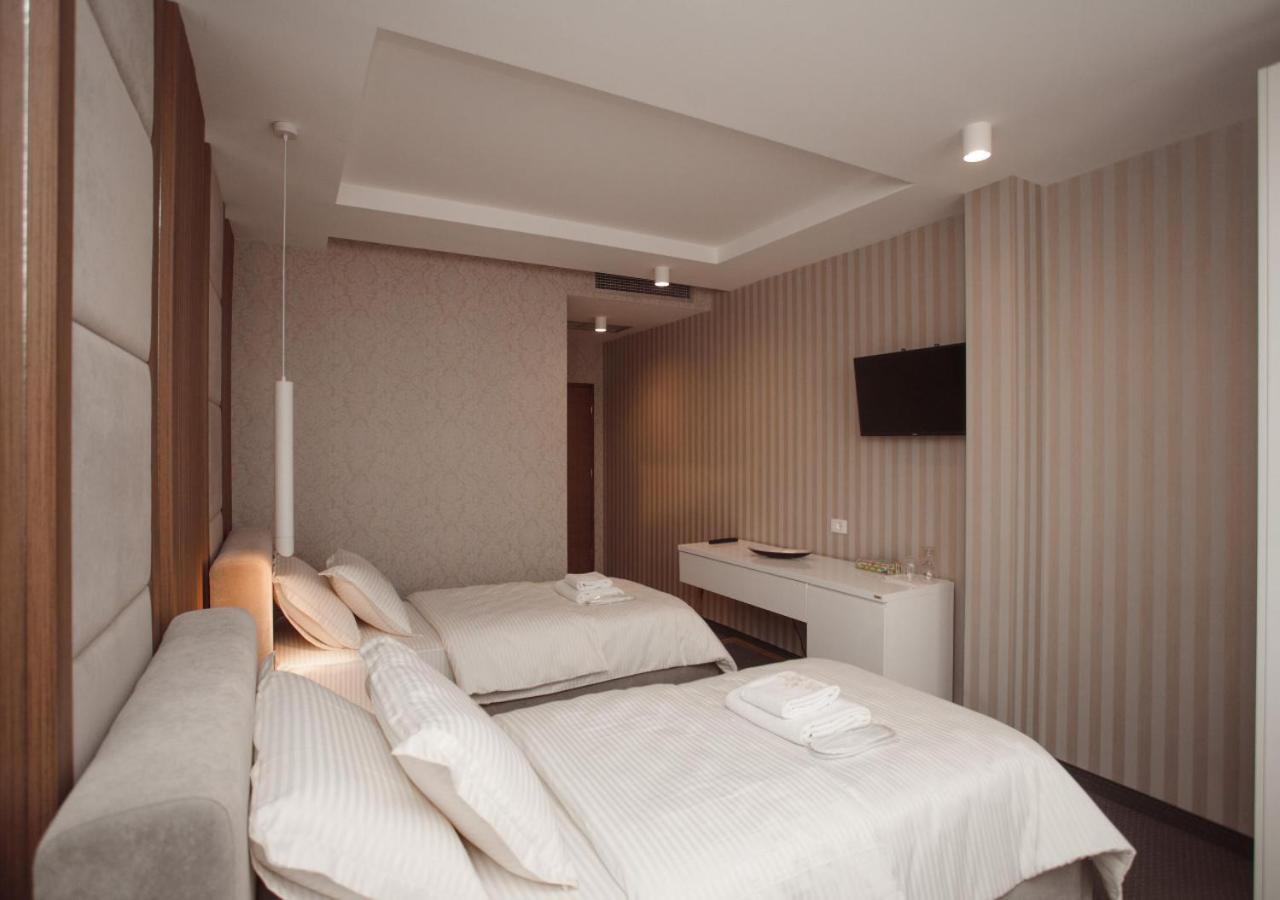 Hotel Chicago Shkoder Exterior photo