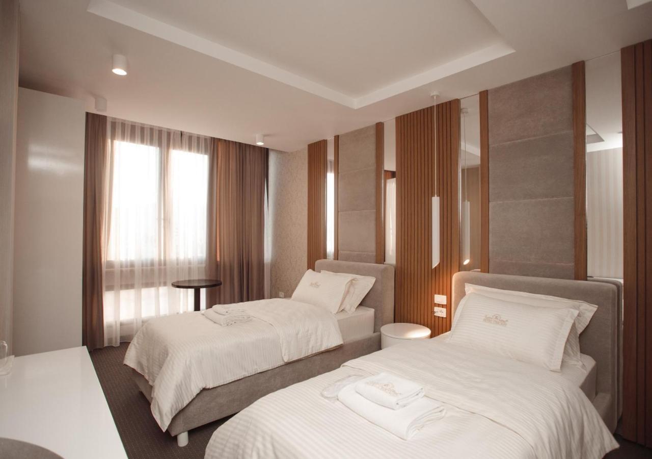Hotel Chicago Shkoder Exterior photo