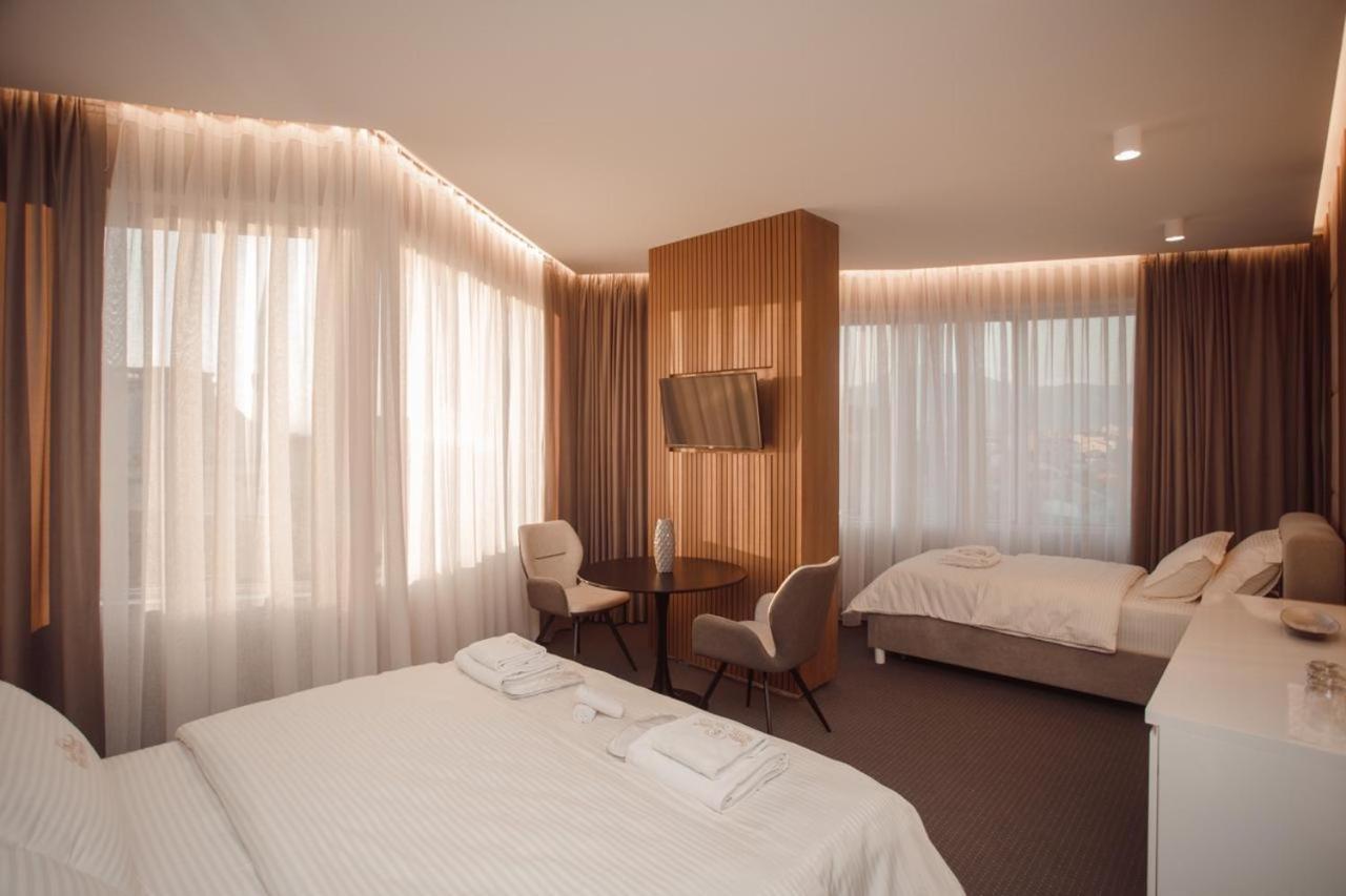 Hotel Chicago Shkoder Exterior photo