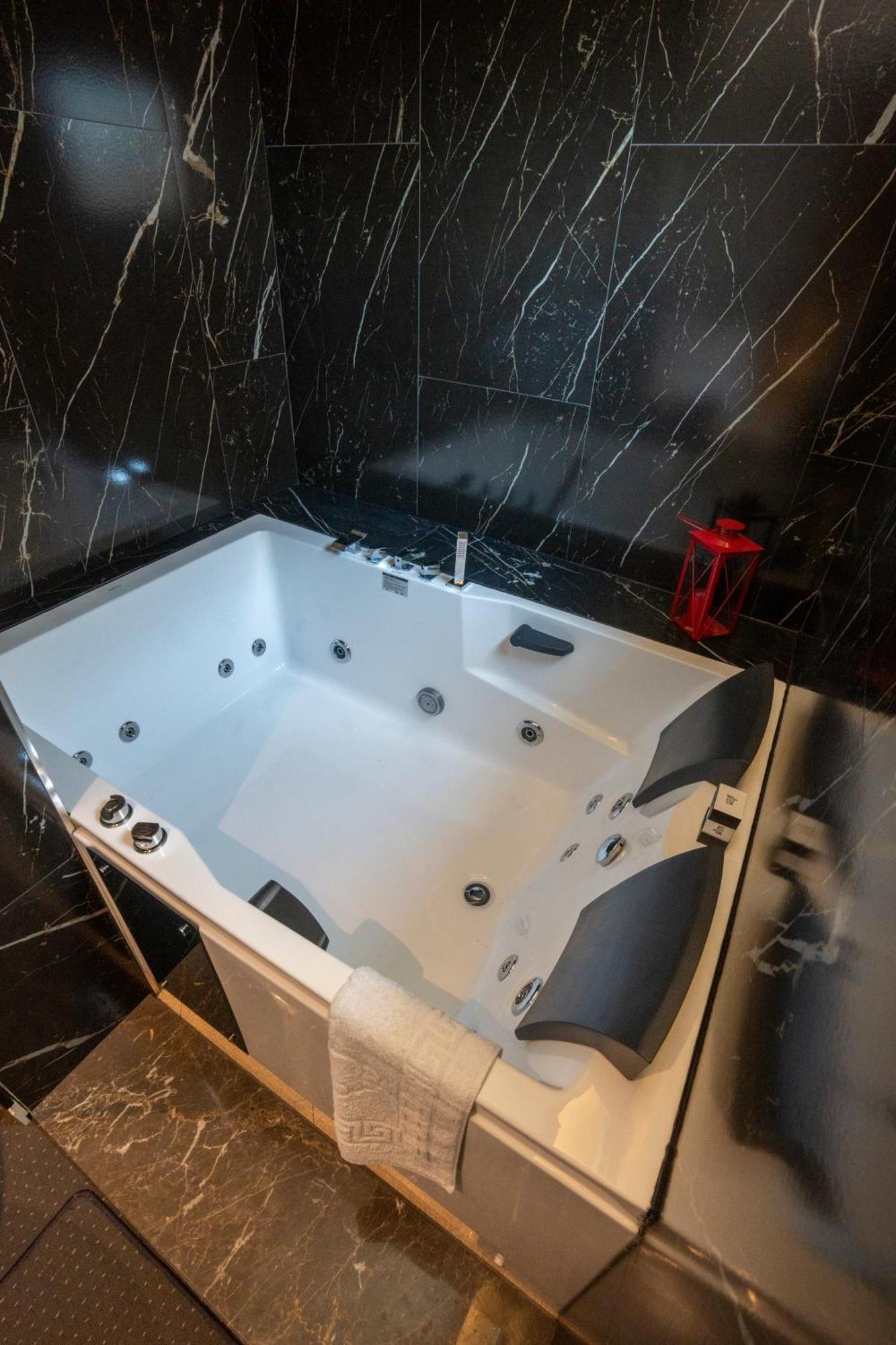 Hotel Chicago Shkoder Exterior photo