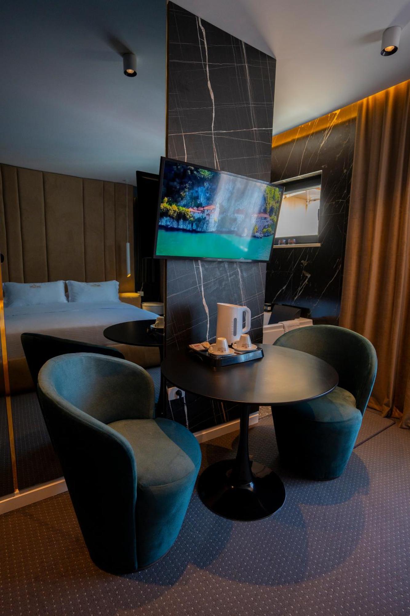 Hotel Chicago Shkoder Exterior photo
