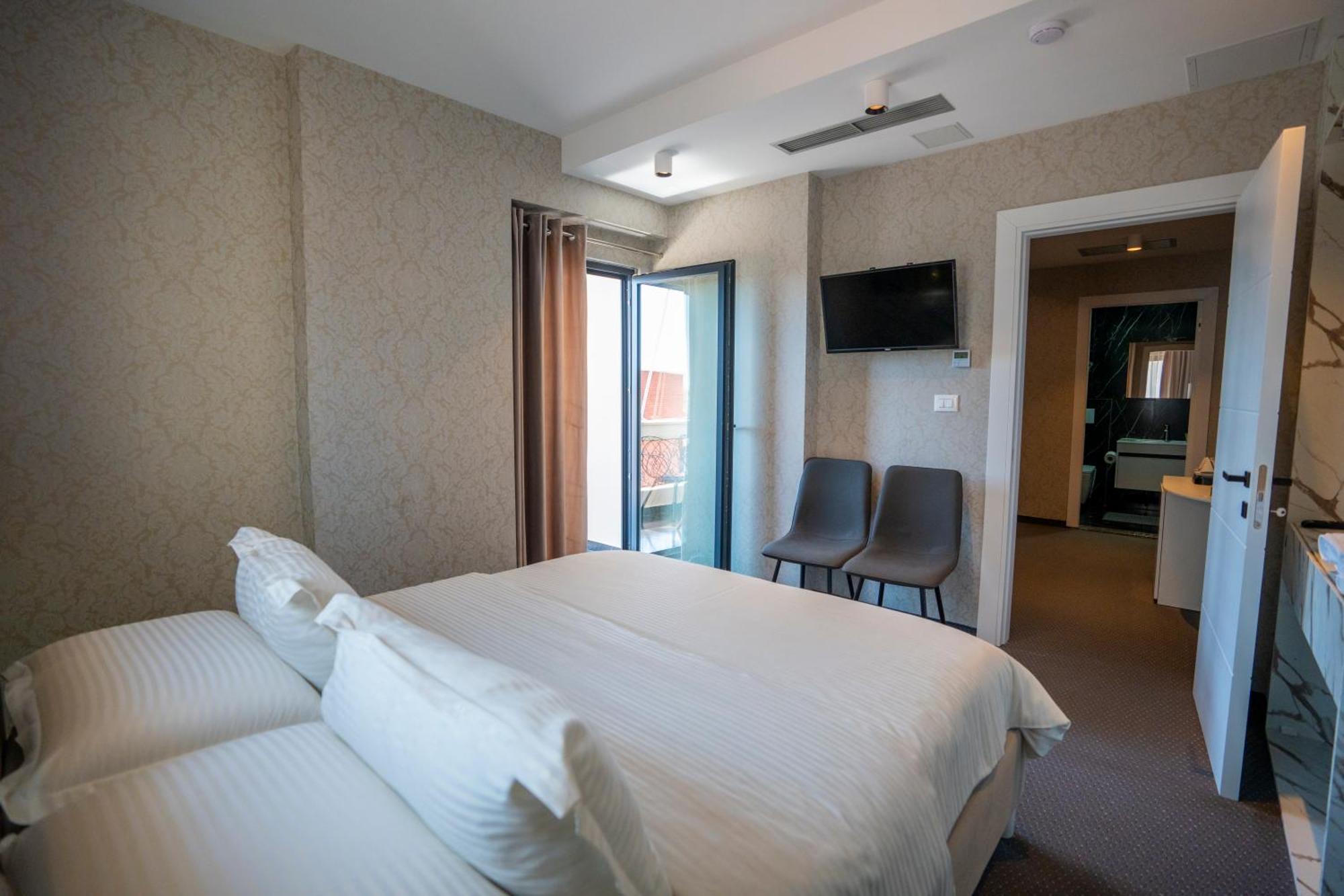 Hotel Chicago Shkoder Exterior photo