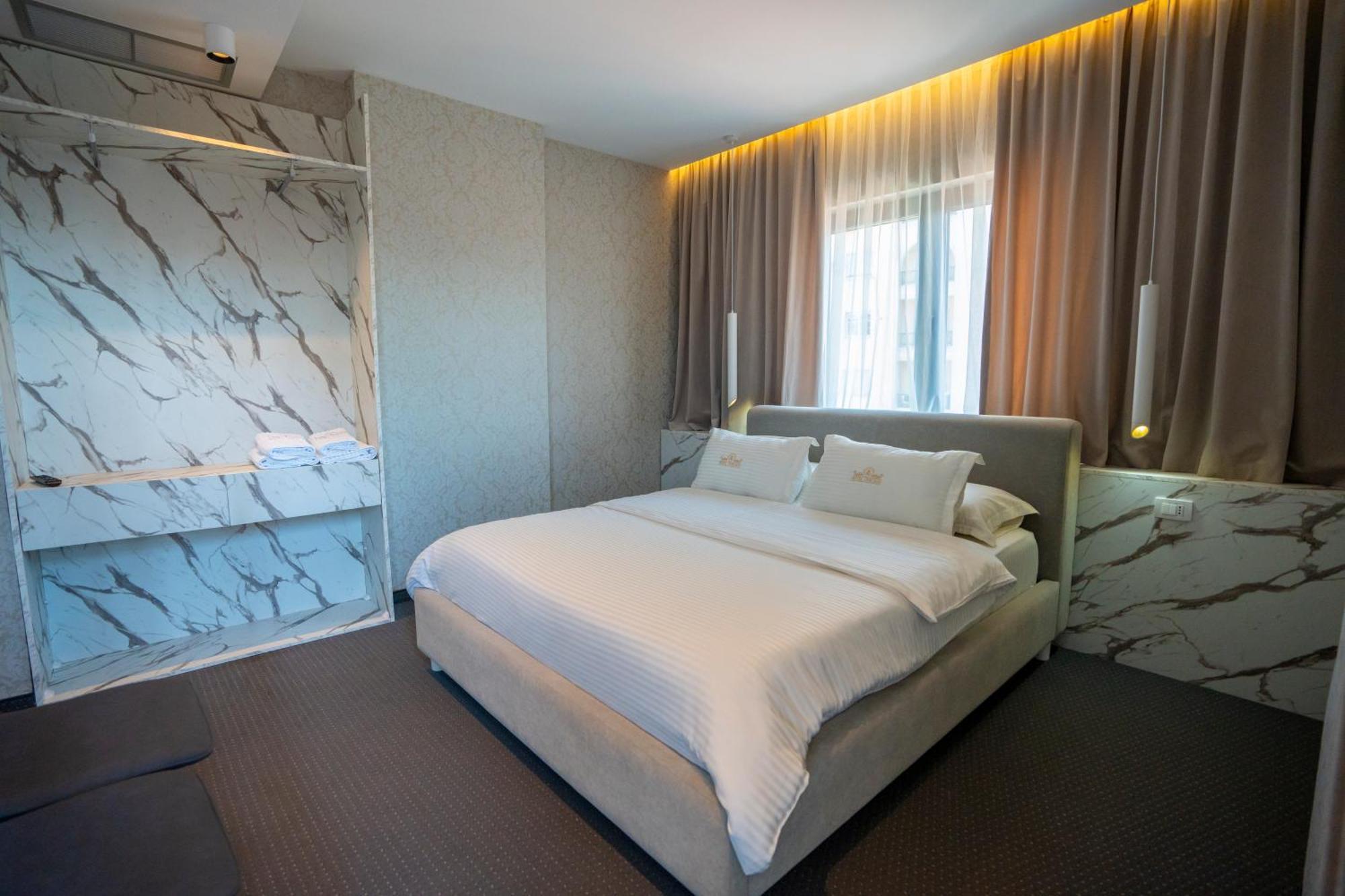 Hotel Chicago Shkoder Exterior photo