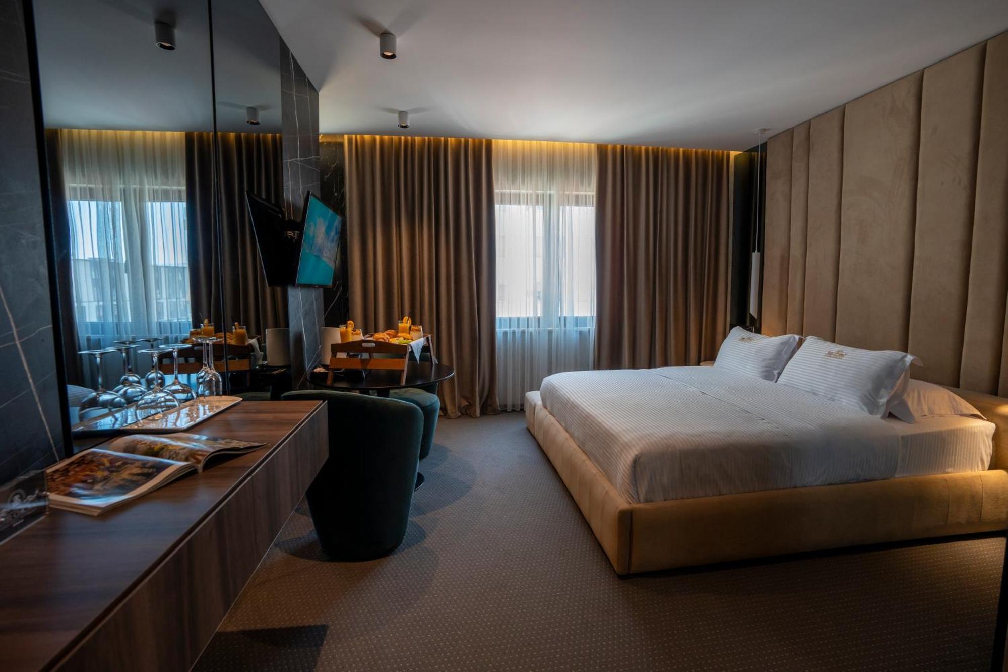Hotel Chicago Shkoder Exterior photo