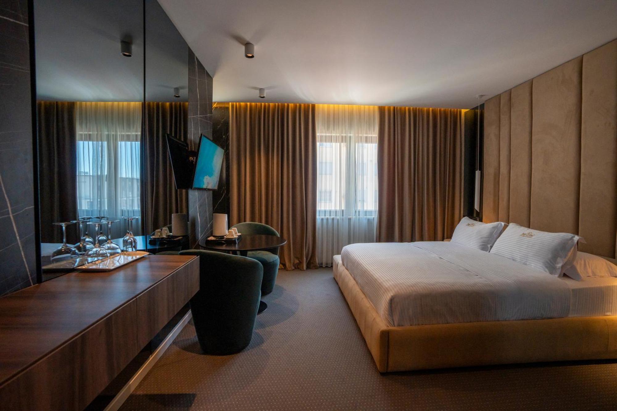 Hotel Chicago Shkoder Exterior photo