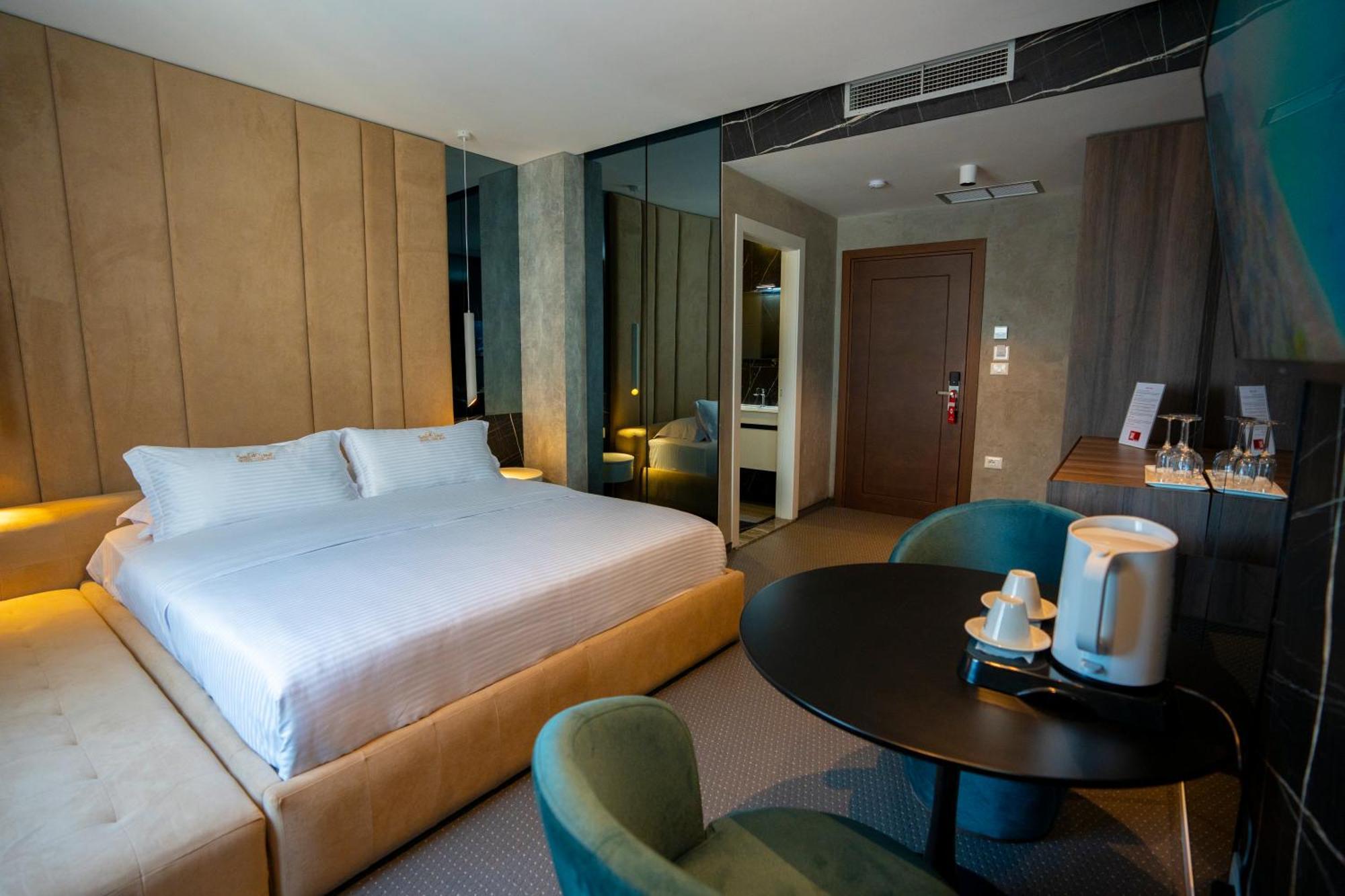 Hotel Chicago Shkoder Exterior photo