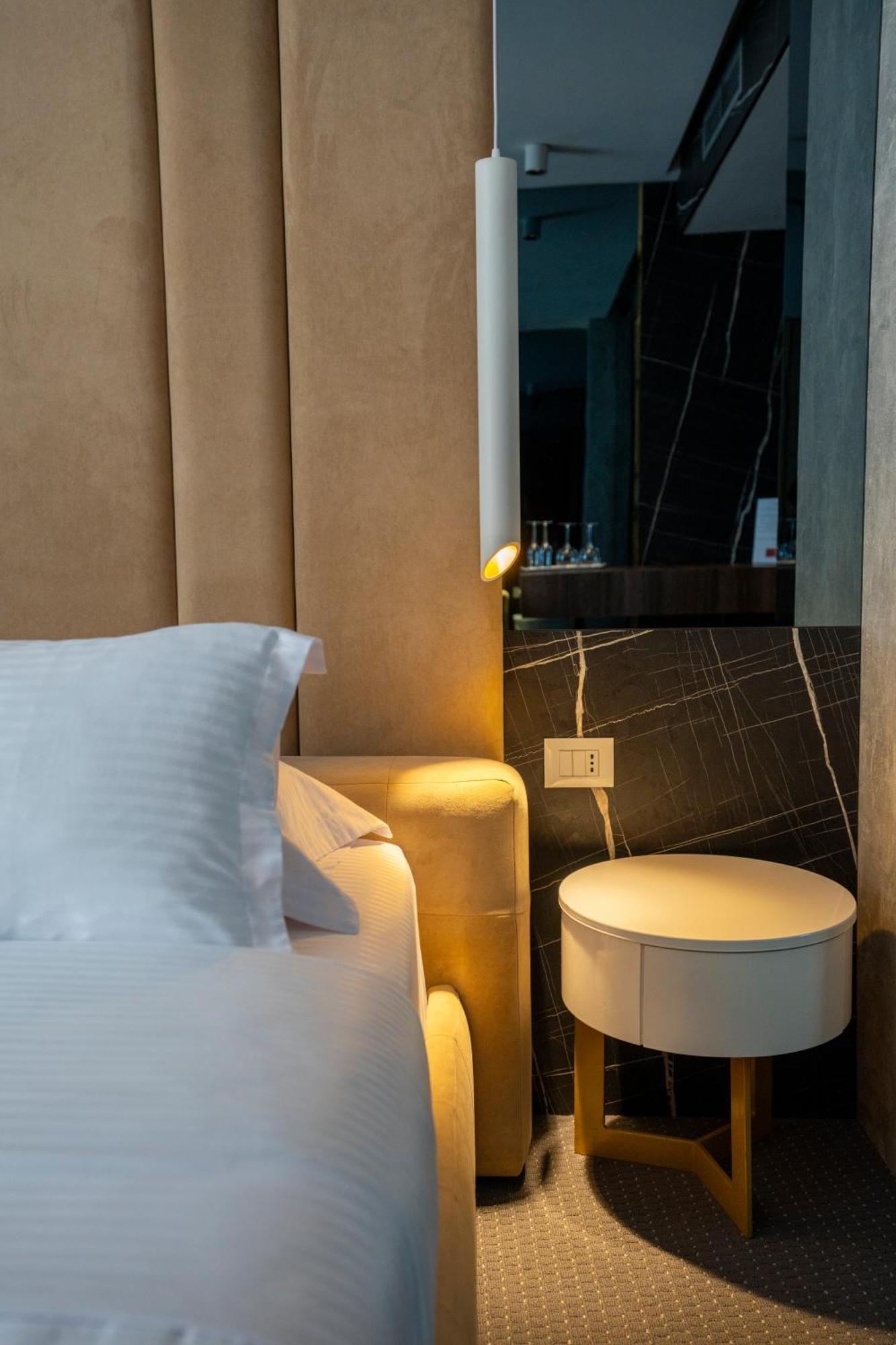 Hotel Chicago Shkoder Exterior photo